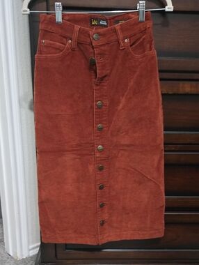Lee Button-Front Corduroy Midi Skirt in Rust
